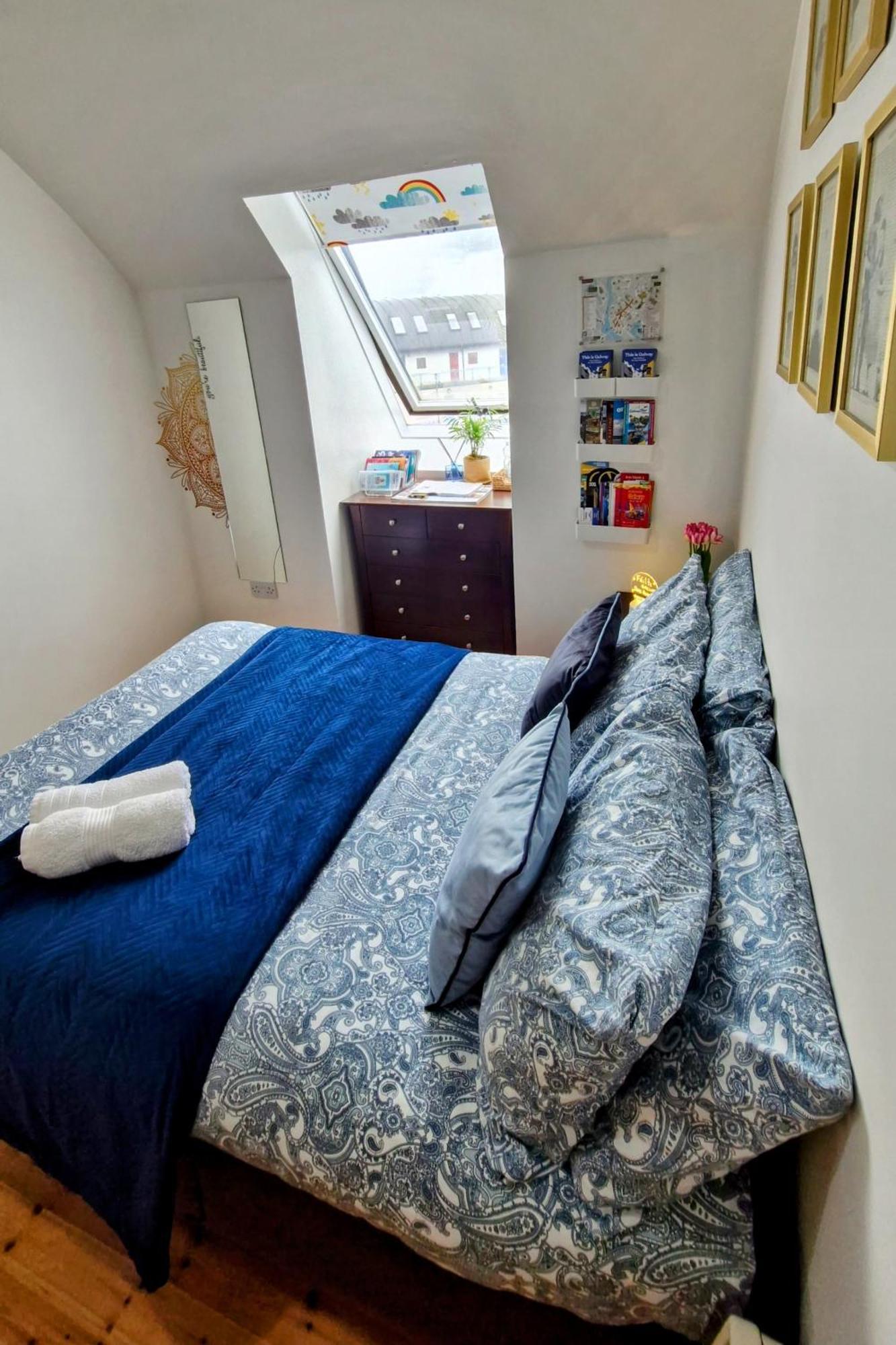 Private Double Bedroom In Front Of The Galway Port - Guest House Exterior foto